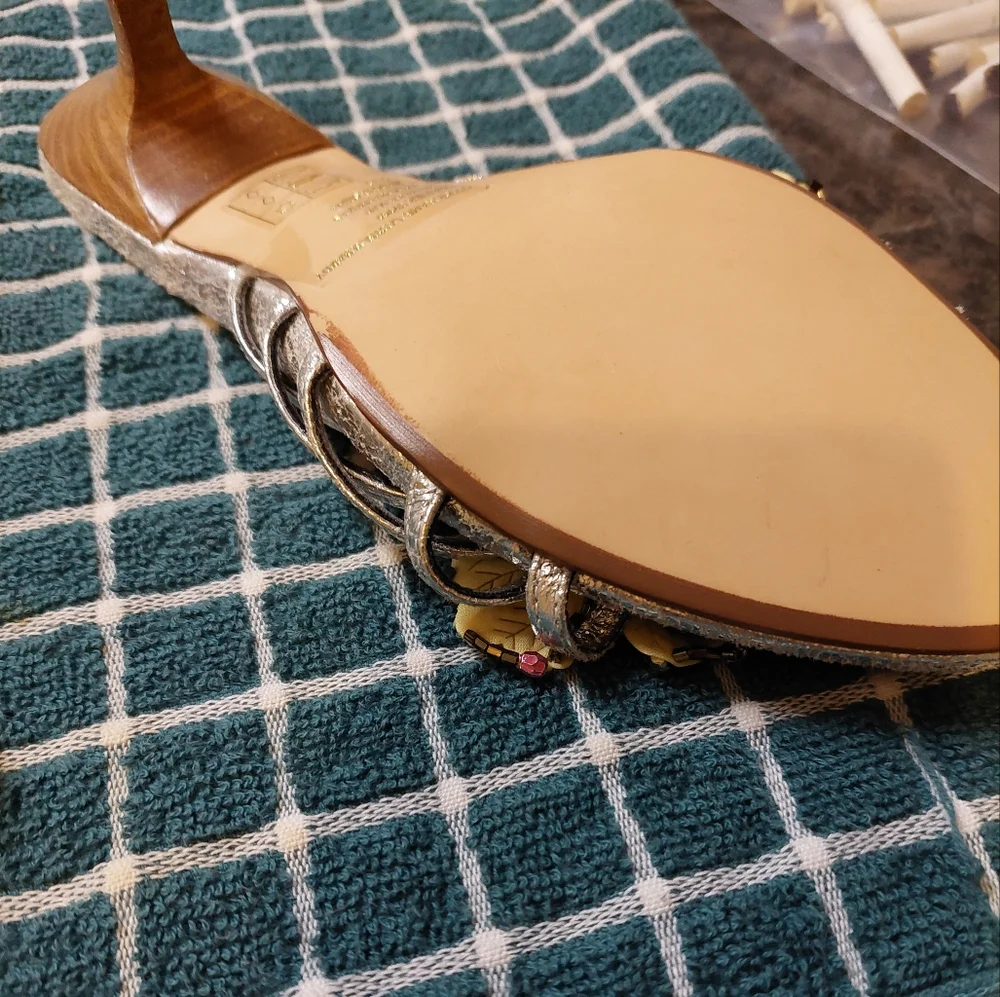 Shoes - Picture 4 of 4